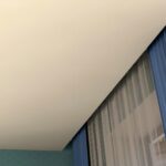 Прихований карниз у натяжній стелі
